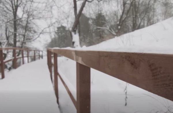 Jonavietė suabejojo naujojo tako vakariniame Joninių tvenkinio šlaite saugumu mažamečiams vaikams