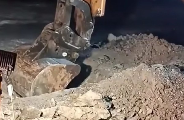 Stiprus šaltis atskleidė senos infrastruktūros problemas: Chemikų gatvėje – viena didžiausių vandentiekio avarijų