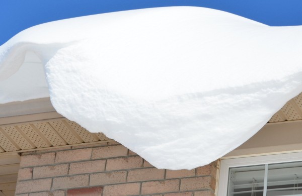 Susikaupęs sniegas gali kelti grėsmę