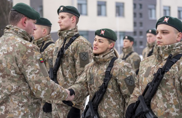 Lietuvos Respublikai prisiekė 1-osios divizijos Savanoriškos nenuolatinės karo tarnybos kariai