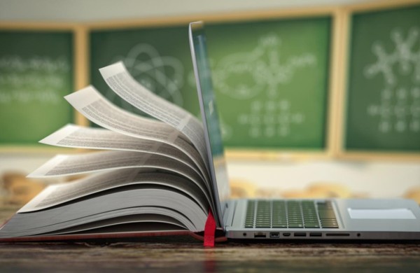 Abiturientai gali išmėginti jėgas laikydami bandomuosius neprivalomus egzaminus; šių metų egzaminų tvarka palankesnė