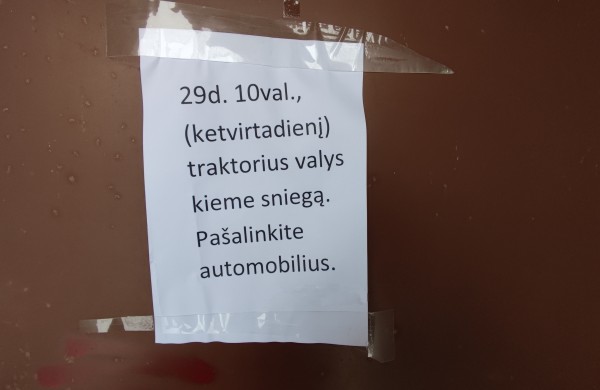 „Jonavos paslaugos“ paaiškina tvarką: kaip dirbama žiemą ir kada bus valomos daugiabučių aikštelės?