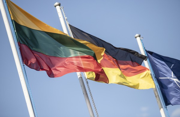 Po daugiau nei šimtmečio pertraukos į Lietuvos kariuomenę grįš tankai – kas vyksta jų belaukiant?