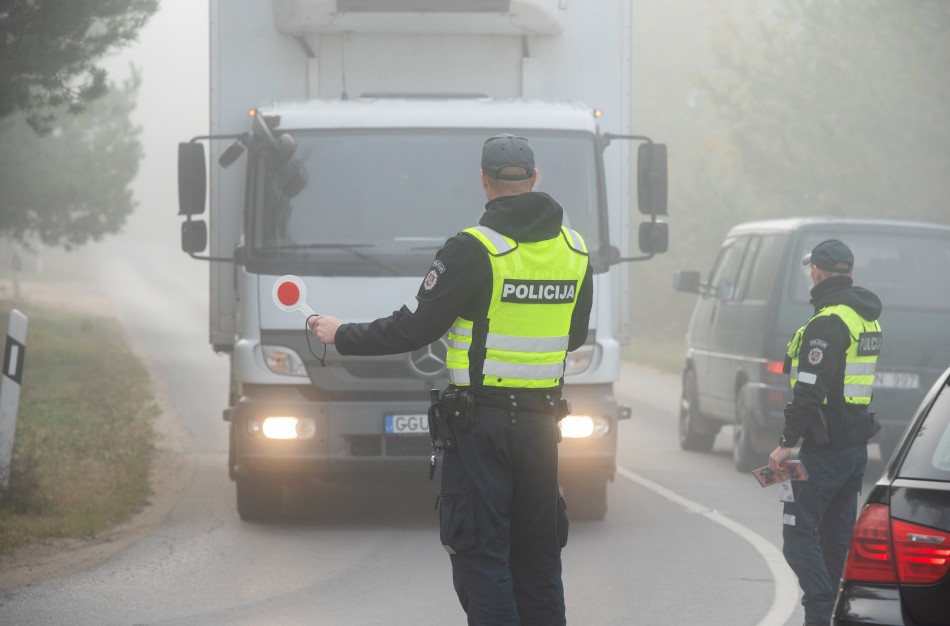 Policijos prevencinės priemonės šalies keliuose vasario mėnesį:  eismo dalyviai raginami laikytis KET visur ir visada