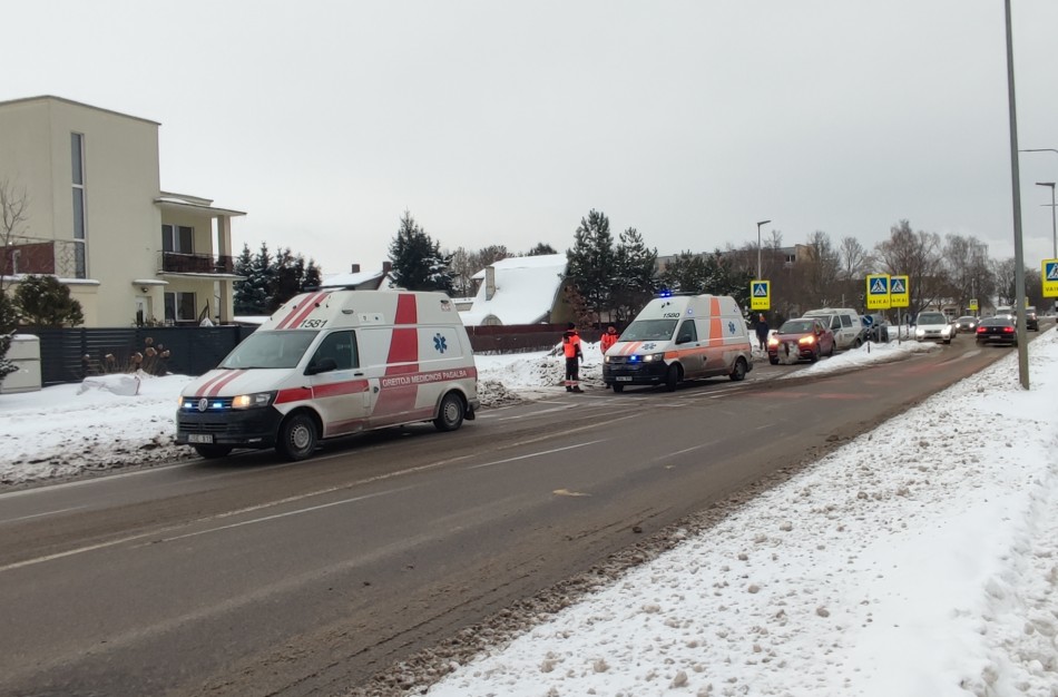 Pagalbos tarnybų sujudimas Vasario 16-osios gatvėje