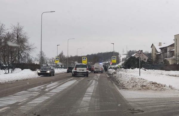 Pagalbos tarnybų sujudimas Vasario 16-osios gatvėje