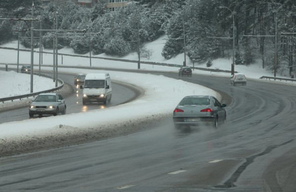 Kaip tvarkomos žiemos įšalo paveiktos automagistralės?