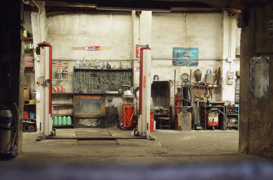 „Garažiukas“: aplinkosaugininkai vasarį tikrina garažuose automobilių remontu užsiimančius asmenis