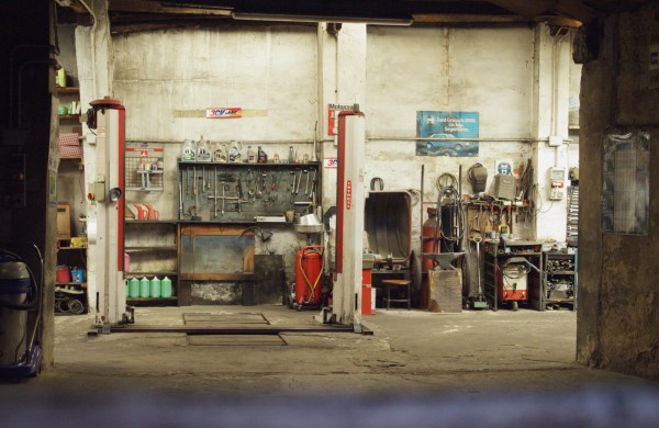 „Garažiukas“: aplinkosaugininkai vasarį tikrina garažuose automobilių remontu užsiimančius asmenis