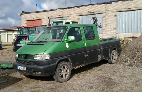 Kartojamas automobilio VW Transporter pardavimas viešo aukciono būdu