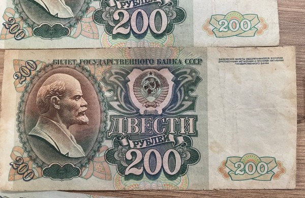 Sulaikytas lagaminas sovietinių pinigų