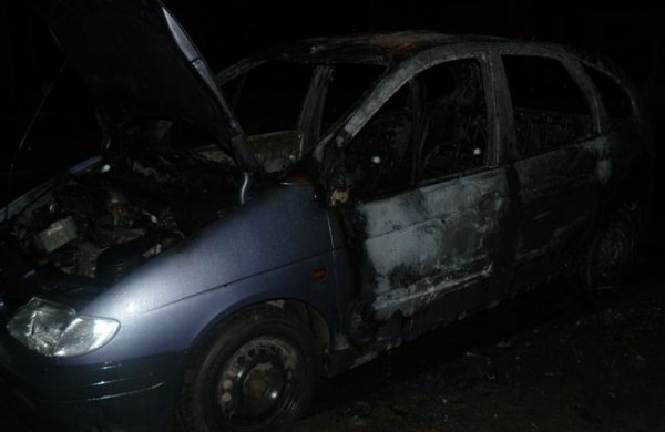 Mokyklos gatvėje padegtas automobilis