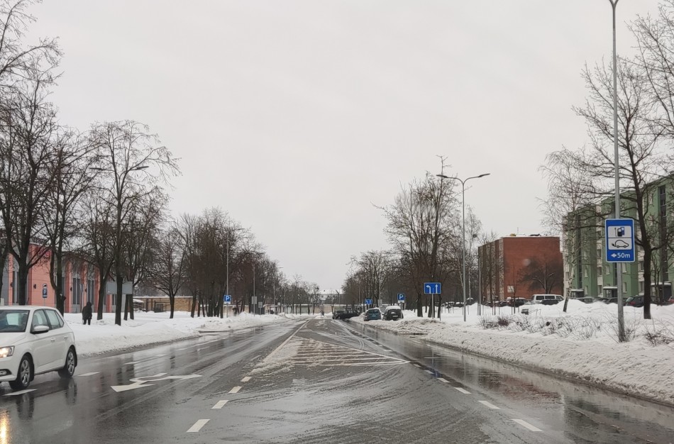 Miestas tirpsta, o sąžinė? Įsiutusi jonavietė kreipiasi į visus vairuotojus