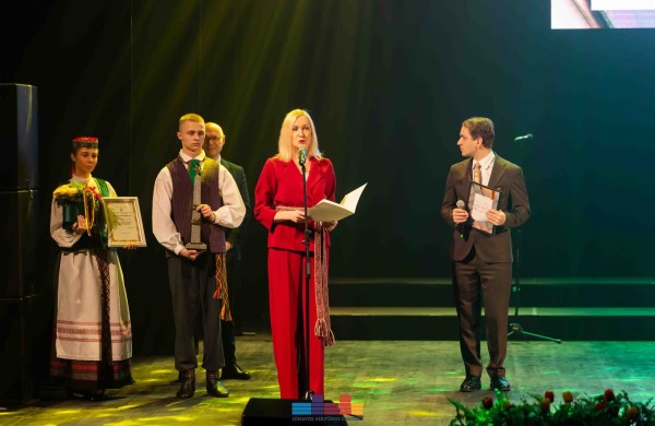 Jonavoje iškilmingai paminėta Vasario 16-oji: įteikta „Nepriklausomybės stela“