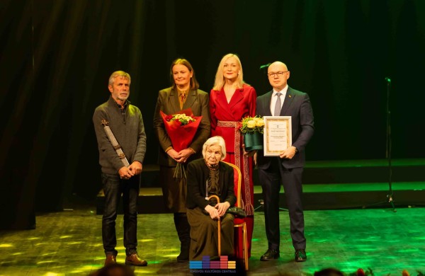 Jonavoje iškilmingai paminėta Vasario 16-oji: įteikta „Nepriklausomybės stela“