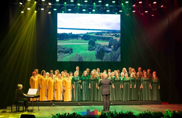 Jonavoje iškilmingai paminėta Vasario 16-oji: įteikta „Nepriklausomybės stela“