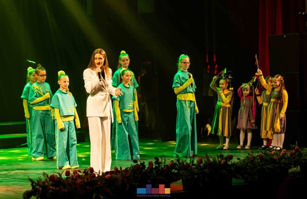 Jonavoje iškilmingai paminėta Vasario 16-oji: įteikta „Nepriklausomybės stela“