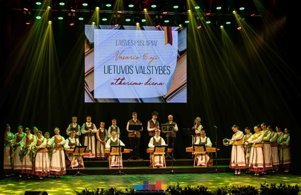 Jonavoje iškilmingai paminėta Vasario 16-oji: įteikta „Nepriklausomybės stela“