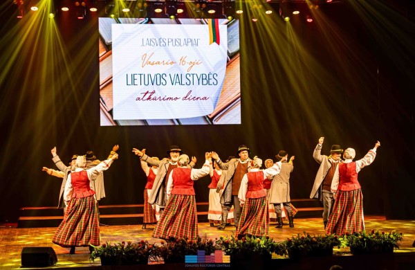 Jonavoje iškilmingai paminėta Vasario 16-oji: įteikta „Nepriklausomybės stela“