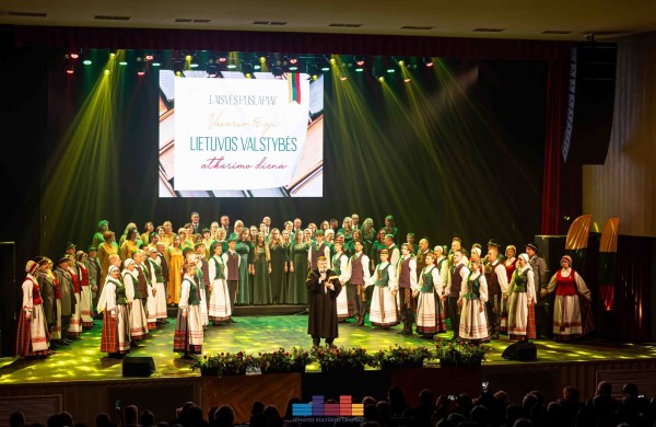 Jonavoje iškilmingai paminėta Vasario 16-oji: įteikta „Nepriklausomybės stela“