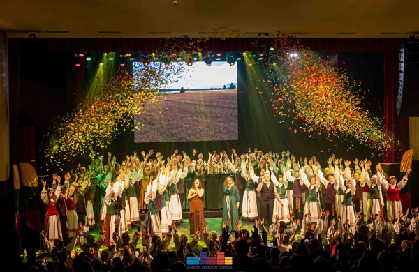 Jonavoje iškilmingai paminėta Vasario 16-oji: įteikta „Nepriklausomybės stela“