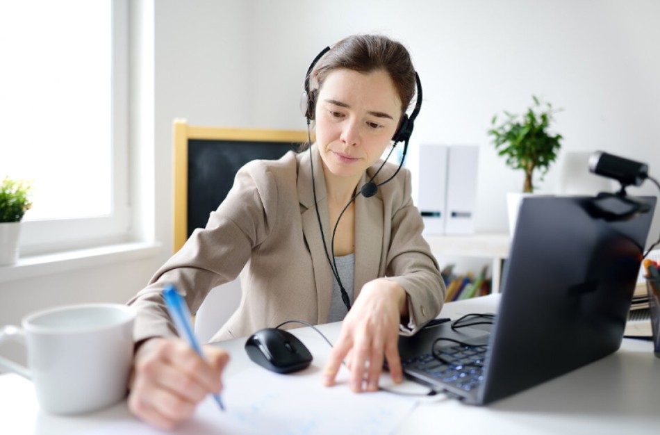 Užimtumo tarnyba: mažėja skambučių srautas,  daugėja klausimų dėl sudėtingų situacijų
