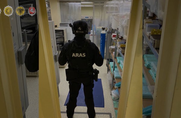 Byla, demaskavusi asmenis, organizavusius ir vykdžiusius psichotropinių medžiagų neteisėtą gamybą, perduota teismui