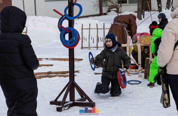 Triukšmingai ir linksmai Jonavoje nuaidėjo Užgavėnių šurmulynės