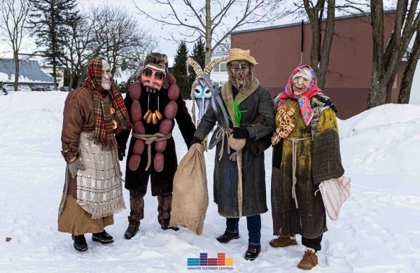 Triukšmingai ir linksmai Jonavoje nuaidėjo Užgavėnių šurmulynės