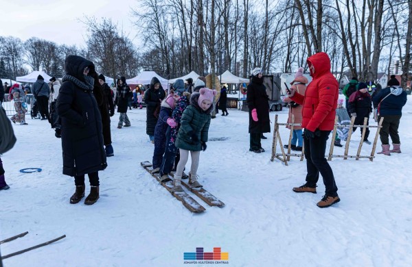 Triukšmingai ir linksmai Jonavoje nuaidėjo Užgavėnių šurmulynės
