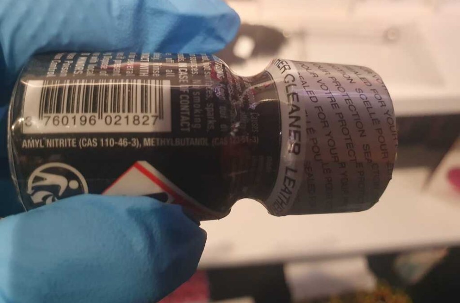 MKT pareigūnai vykdė kratas parduotuvėse „Aistra“: sulaikytas didelis kiekis psichotropinių medžiagų