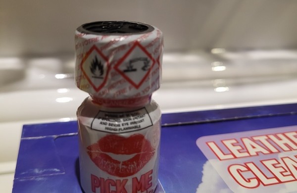 MKT pareigūnai vykdė kratas parduotuvėse „Aistra“: sulaikytas didelis kiekis psichotropinių medžiagų