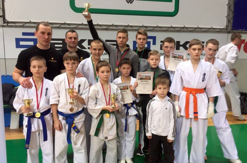 Gausingas Jonavos karatistų medalių derlius Kaune