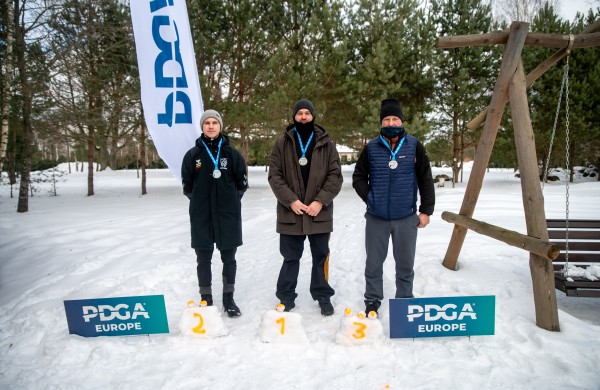 Dvyliktajame Lietuvos diskgolfo žiemos čempionate – sniego nepabūgę čempionai 