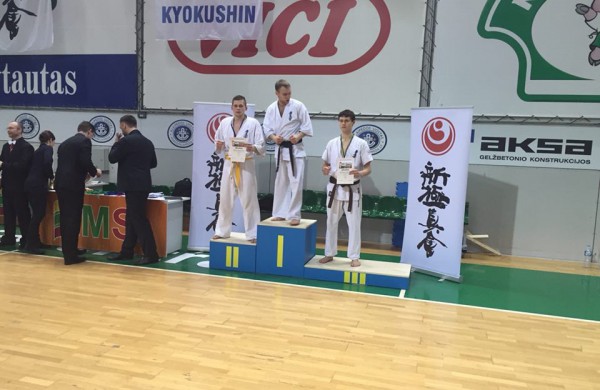 Gausingas Jonavos karatistų medalių derlius Kaune