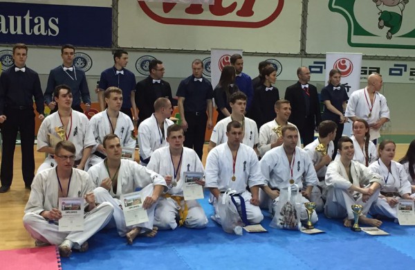 Gausingas Jonavos karatistų medalių derlius Kaune