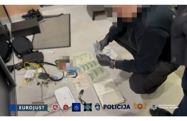 Tarptautinės operacijos metu likviduotas sukčiavimo skambučių centras