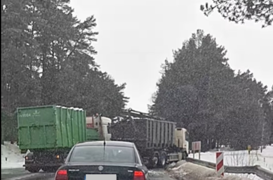 Avarija prie Šmatų kapinių sutrikdė eismą