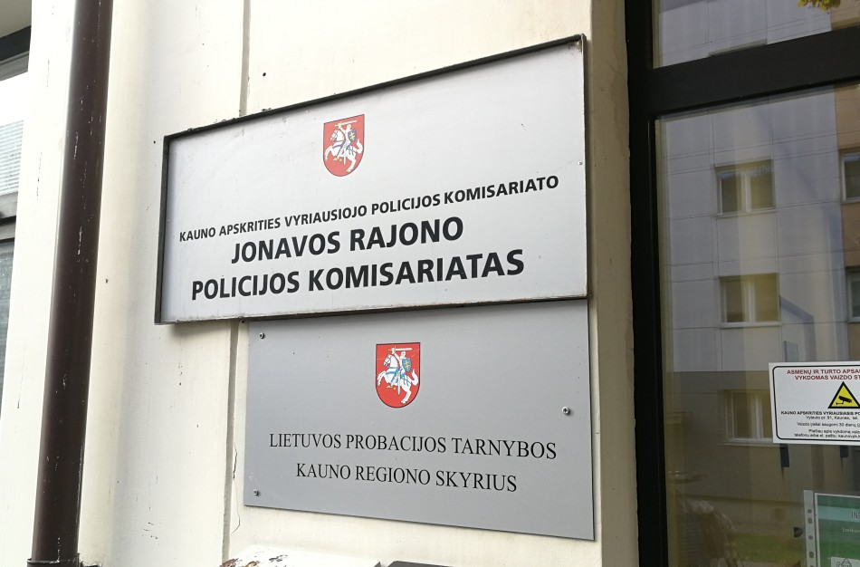 Jonavoje - įtariamos narkotinės medžiagos ir galimai neblaivi vairuotoja
