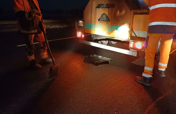 Patyrus žalą transporto priemonei dėl išdaužų valstybinės reikšmės keliuose, žalos administravimo klausimai nagrinėjami AB „Kelių priežiūra“