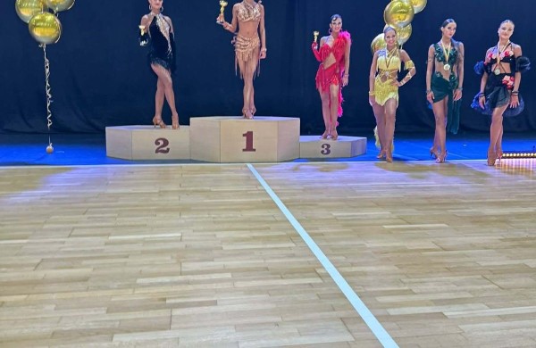 Jonavos klubo ,,Vėtra" šokėjos Ieva ir Austėja sužibėjo visa jėga