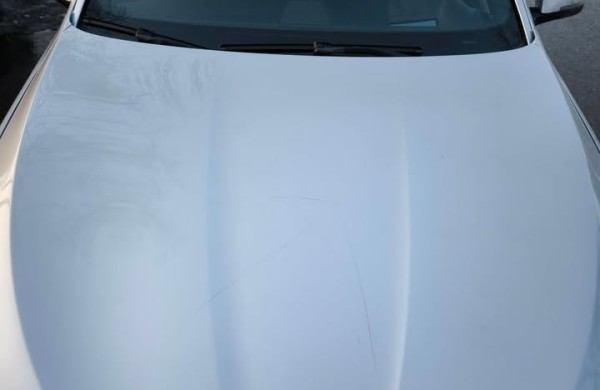 Jonavoje - naktinis siautėjimas: pradurtos padangos, subraižyti kėbulai, išpjaustyta žvaigždė ir kraujo pėdsakas