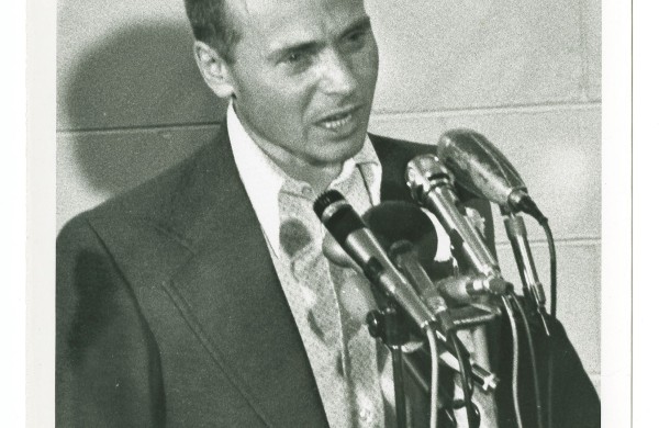 Nuo pasipriešinimo iki valstybės atkūrimo: Kovo 11-osios kelias spaudoje ir nuotraukose