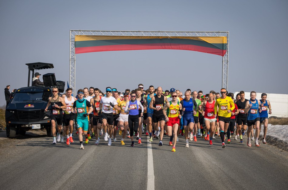 Šventiniame Kovo 11-osios bėgime Jonavoje triumfavo L. Tarasevičius ir V. Žūsinaitė