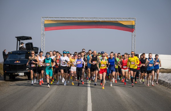 Šventiniame Kovo 11-osios bėgime Jonavoje triumfavo L. Tarasevičius ir V. Žūsinaitė