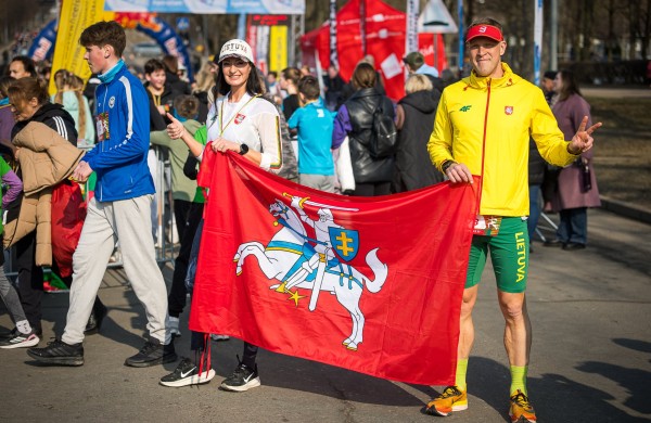 Šventiniame Kovo 11-osios bėgime Jonavoje triumfavo L. Tarasevičius ir V. Žūsinaitė