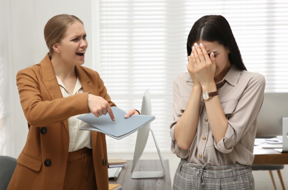 Pernai smurto ir priekabiavimo darbe pažeidimų užfiksuota beveik dvigubai daugiau