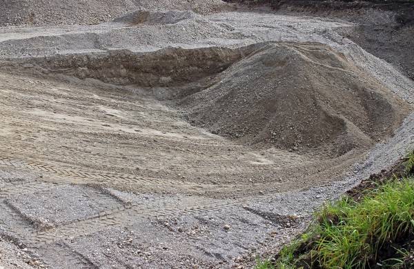 Norint kasti smėlį ar žvyrą savo sklype, pirmiausia reikia įregistruoti mažąjį karjerą