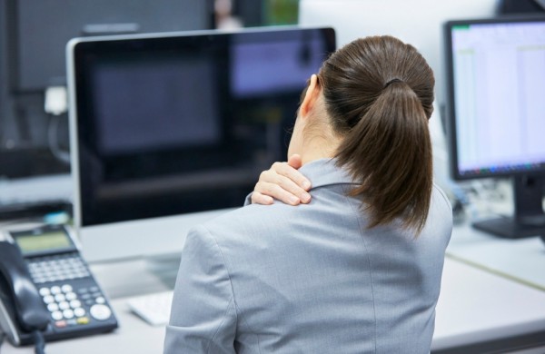 VDI praneša: atrinktoms įmonėms reikės pateikti Ilgalaikio sėdėjimo ir stovėjimo darbe prevencijos teminę ataskaitą