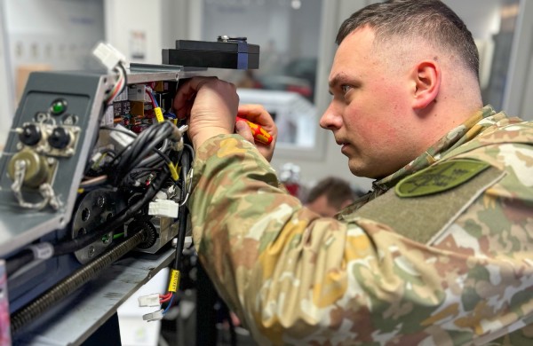 Vokietijoje parengti pirmieji Lietuvos kariuomenės robotų mechanikai